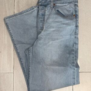 Levi's women’s Light Blue Straight Jeans brand new never worn size 28